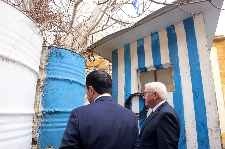 Κύπρος: Στη Λευκωσία κατά μήκος της Πράσινης Γραμμής περπάτησε ο Σταϊνμάιερ - Δείτε φωτογραφίες 