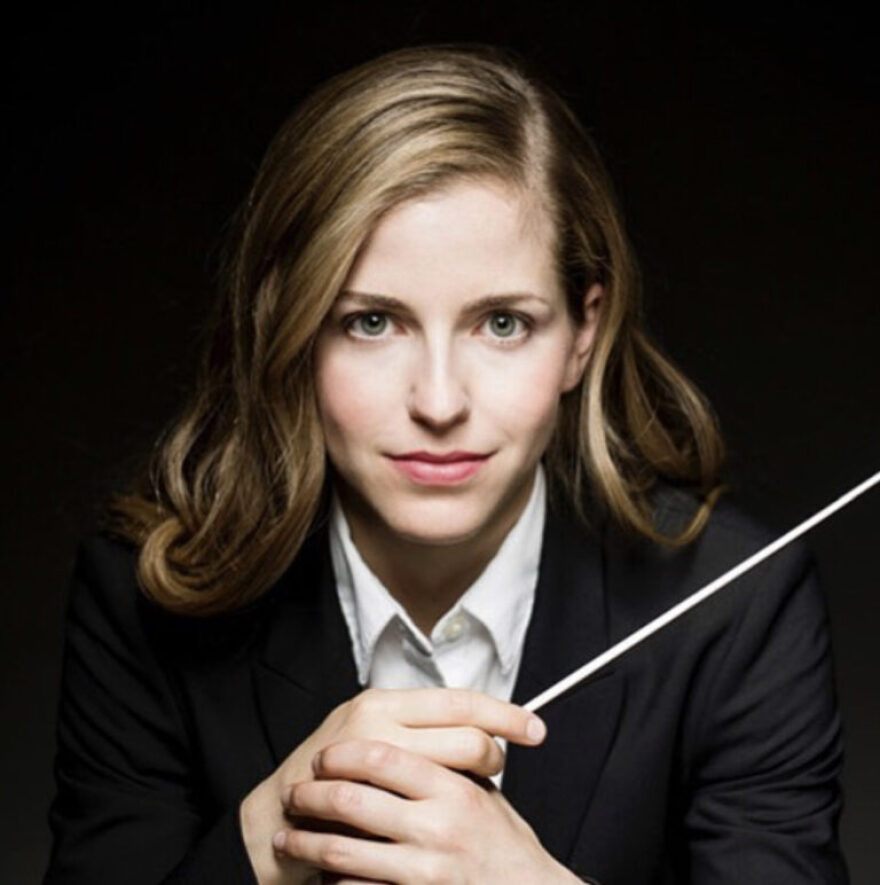 Karina Canellakis: Η περιζήτητη μαέστρος με τις ελληνικές ρίζες που έσπασε το ανδρικό άβατο του πόντιουμ