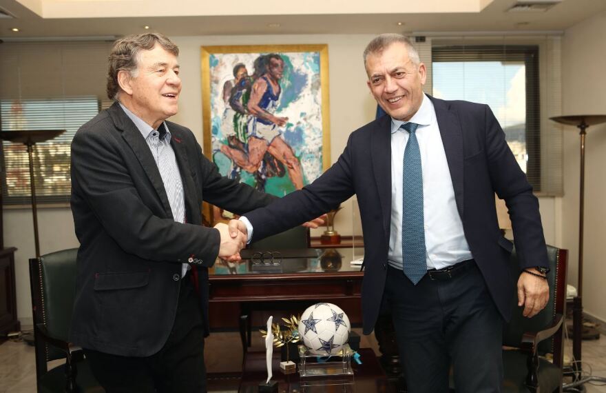 Συνάντηση Βρούτση με Ρεχάγκελ - Μας έκανε υπερήφανους και η Ελλάδα δεν το ξεχνάει ποτέ, είπε ο υπουργός - Βίντεο 