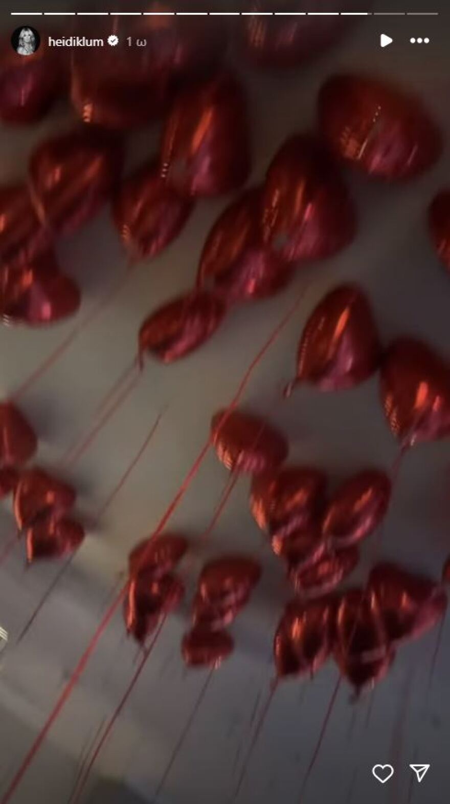 Χάιντι Κλουμ: Η έκπληξη που της έκανε ο Τομ Κάουλιτζ