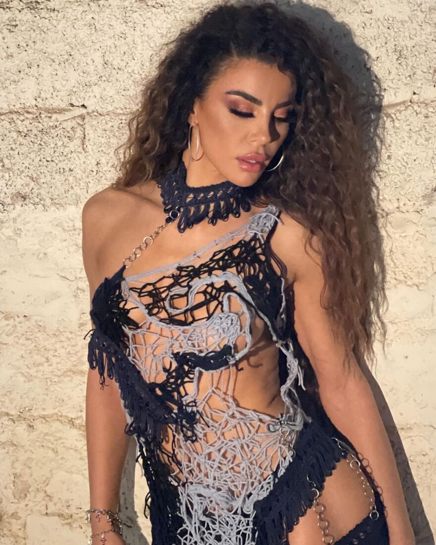 Ειρήνη Παπαδοπούλου: Η σέξι εμφάνισή της σε πασαρέλα - Δείτε το βίντεο