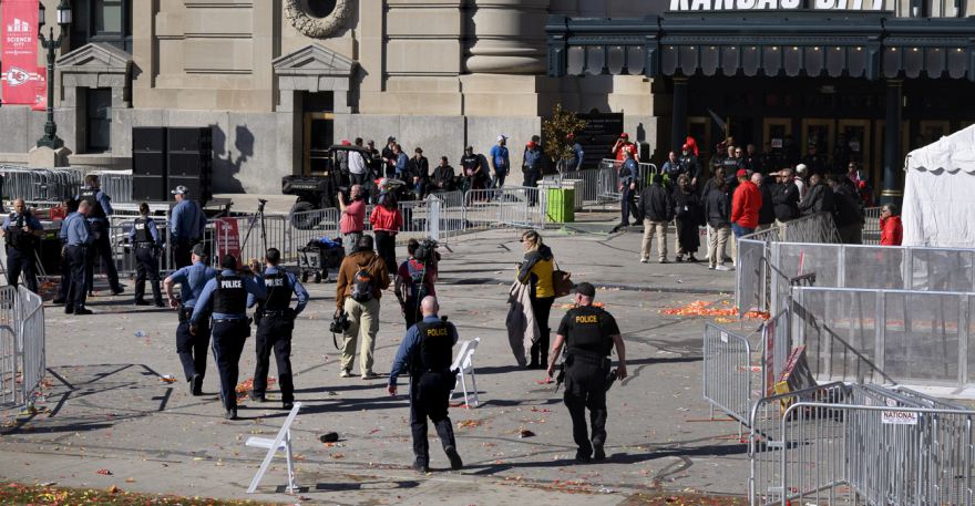 Ένας νεκρός και τραυματίες έπειτα από πυροβολισμούς στο Κάνσας μετά την παρέλαση των νικητών του Super Bowl