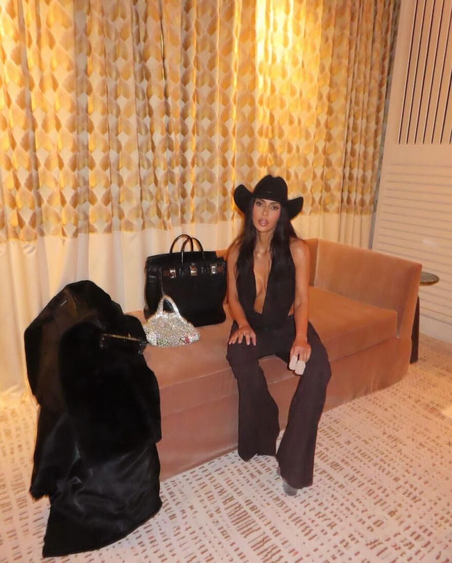 Κιμ Καρντάσιαν: Σέξι καουμπόισσα στο πάρτι που έδωσε για το Super Bowl - Δείτε φωτογραφίες