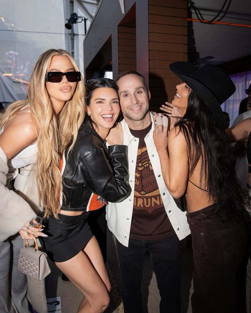 Κιμ Καρντάσιαν: Σέξι καουμπόισσα στο πάρτι που έδωσε για το Super Bowl - Δείτε φωτογραφίες