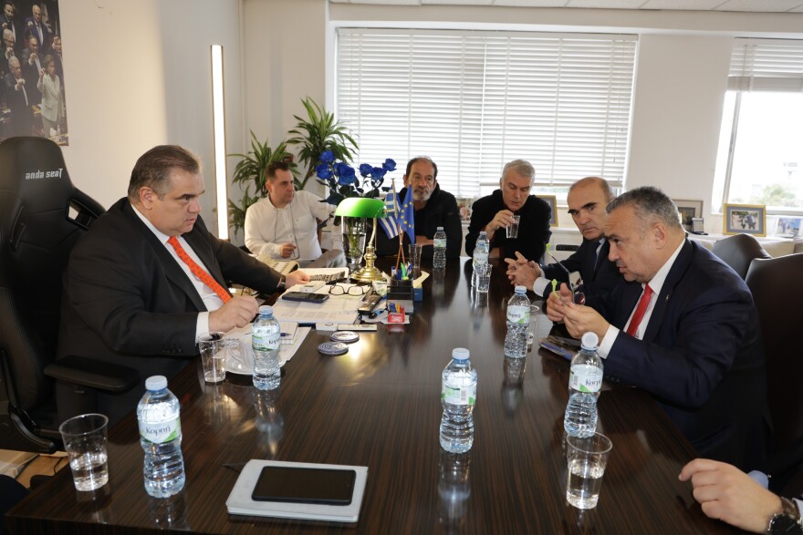 Συγκέντρωση διαμαρτυρίας δικηγόρων έξω από το υπουργείο Εργασίας