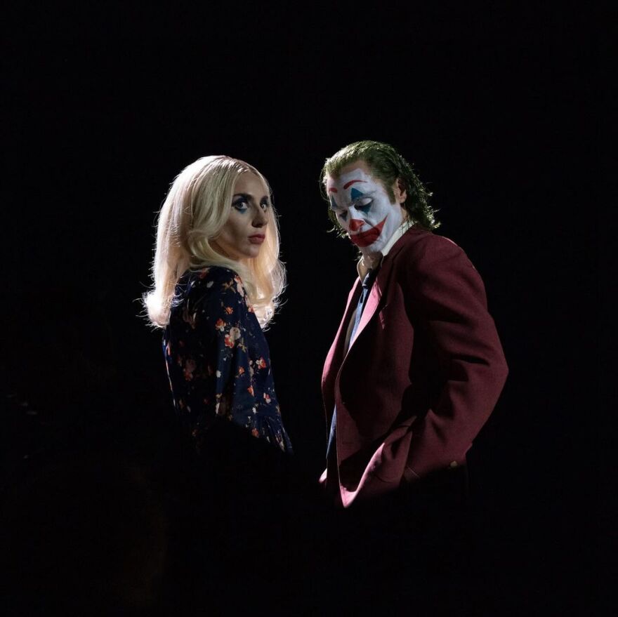 Joker - Folie à Deux: Ο Χοάκιν Φίνιξ και η Lady Gaga χορεύουν σε νέες φωτογραφίες από την ταινία