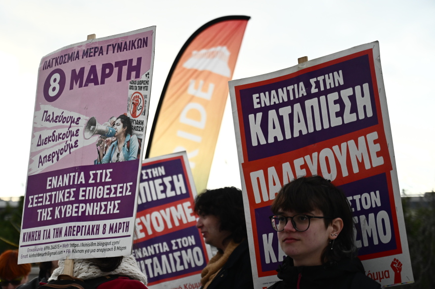 Γάμος ομοφύλων: Καρδούλες, αγκαλιές αλλά και επεισόδια για την ψήφιση του νομοσχεδίου στη Βουλή - Δείτε φωτογραφίες