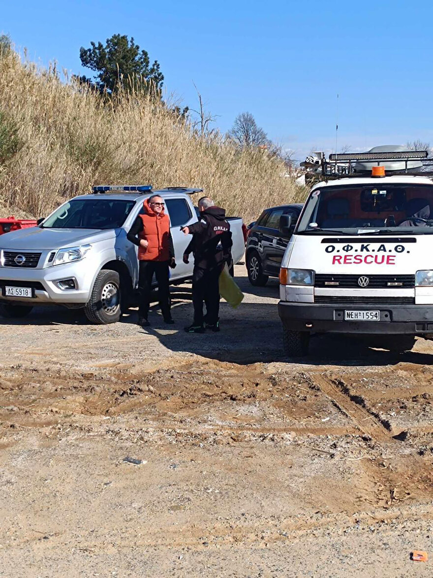 Θεσσαλονίκη: Χωρίς τις αισθήσεις του ανασύρθηκε ο οδηγός του ΙΧ που έπεσε στο λιμάνι της Επανομής