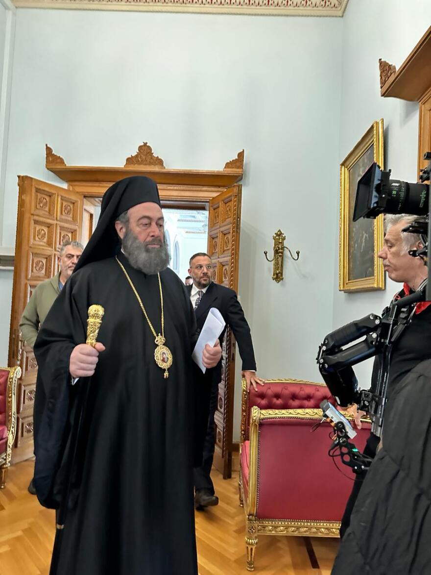 Famagusta: Δείτε τον Γρηγόρη Βαλτινό να μεταμορφώνεται στον Αρχιεπίσκοπο Μακάριο 