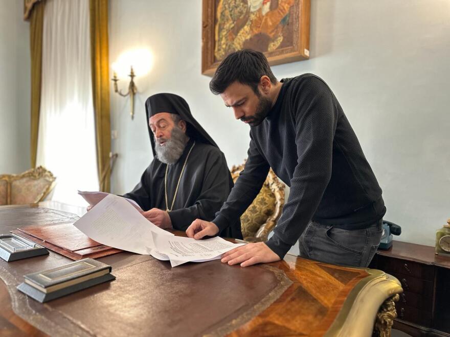 Famagusta: Δείτε τον Γρηγόρη Βαλτινό να μεταμορφώνεται στον Αρχιεπίσκοπο Μακάριο 