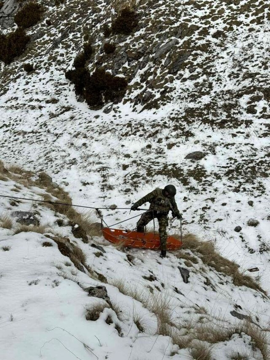 Εντυπωσιακή άσκηση Ελλήνων και Αμερικανών πεζοναυτών στα χιόνια της Πιερίας - Δείτε φωτογραφίες