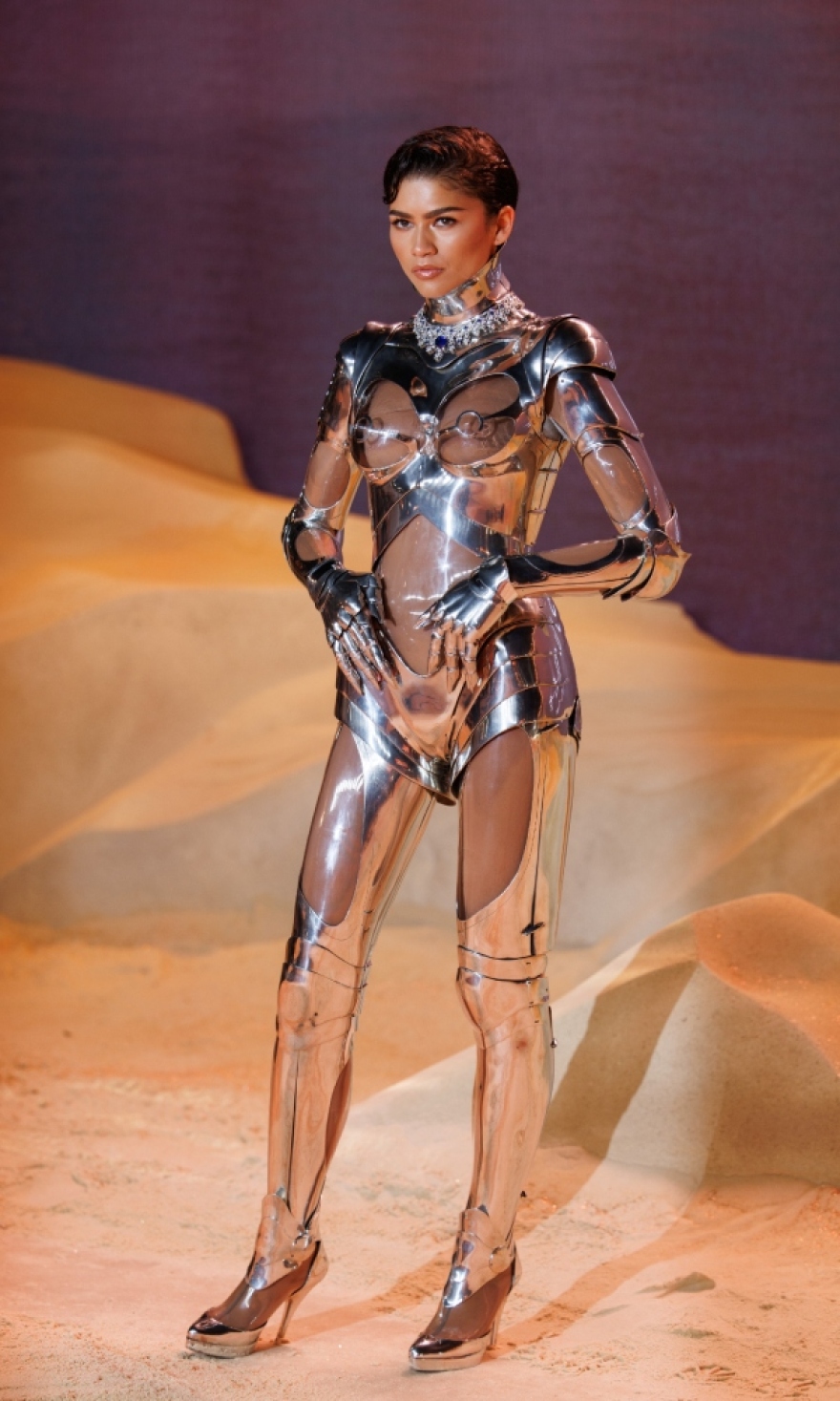 Ζεντάγια: Καθηλωτική στην πρεμιέρα του «Dune» - Εμφανίστηκε με μεταλλική πανοπλία