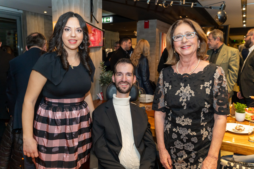 Ο Σύλλογος Επιστημόνων της Βουλής έκοψε πρωτοχρονιάτικη πίτα - Η βραδιά ήταν αφιερωμένη στο σύνδρομο Asperger