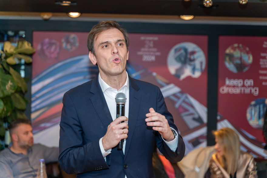 Ο Σύλλογος Επιστημόνων της Βουλής έκοψε πρωτοχρονιάτικη πίτα - Η βραδιά ήταν αφιερωμένη στο σύνδρομο Asperger