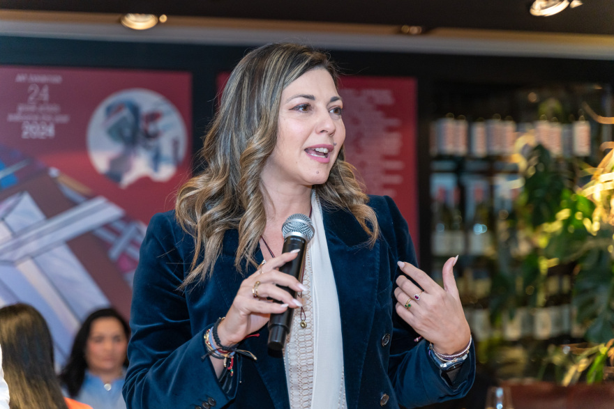 Ο Σύλλογος Επιστημόνων της Βουλής έκοψε πρωτοχρονιάτικη πίτα - Η βραδιά ήταν αφιερωμένη στο σύνδρομο Asperger