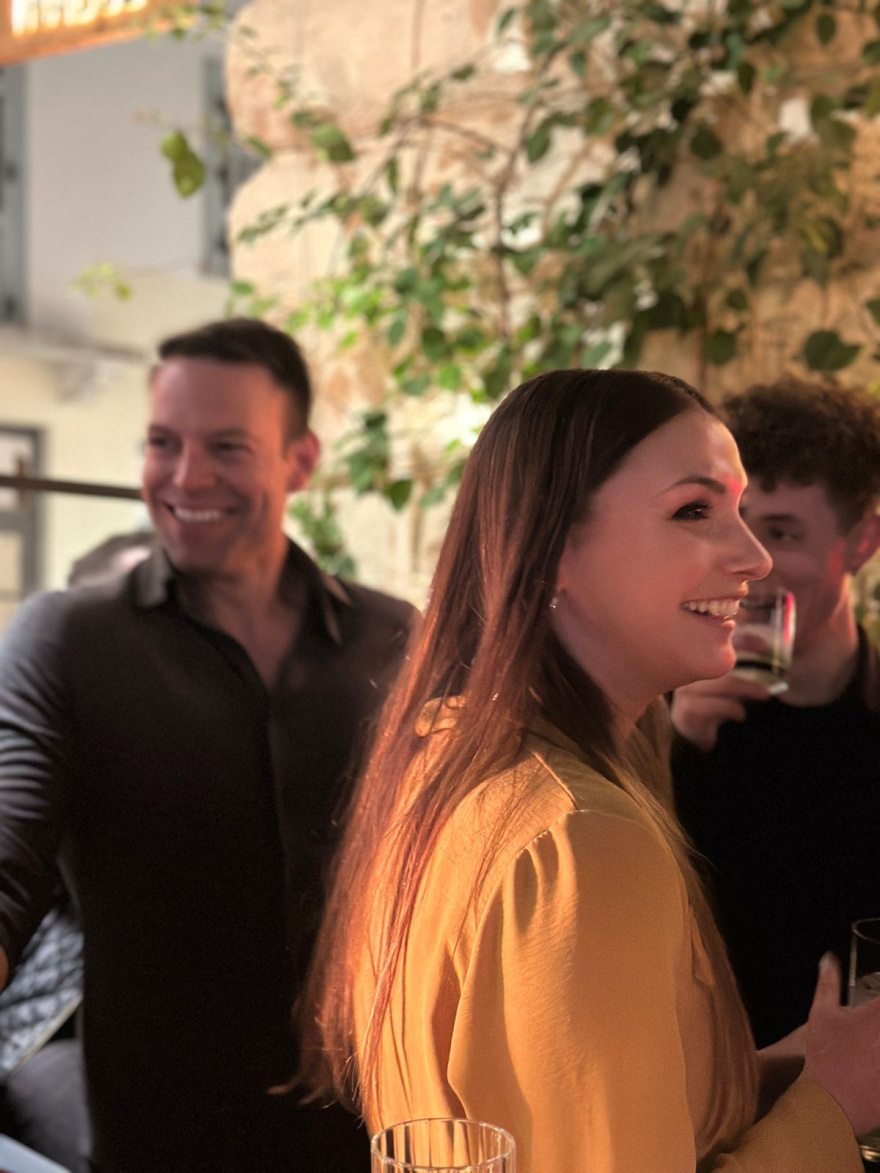 Κασσελάκης: Ποτό στου Ψυρρή με τον μπασκετμπολίστα Νίκο Παππά - Δείτε βίντεο και φωτογραφίες