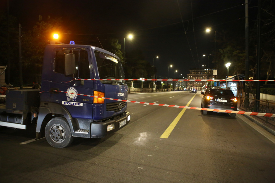 Φάρσα το τηλεφώνημα για βόμβα στη Βουλή - Άνοιξαν οι δρόμοι