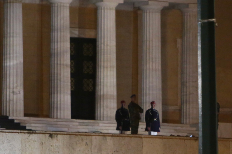 Φάρσα το τηλεφώνημα για βόμβα στη Βουλή - Άνοιξαν οι δρόμοι
