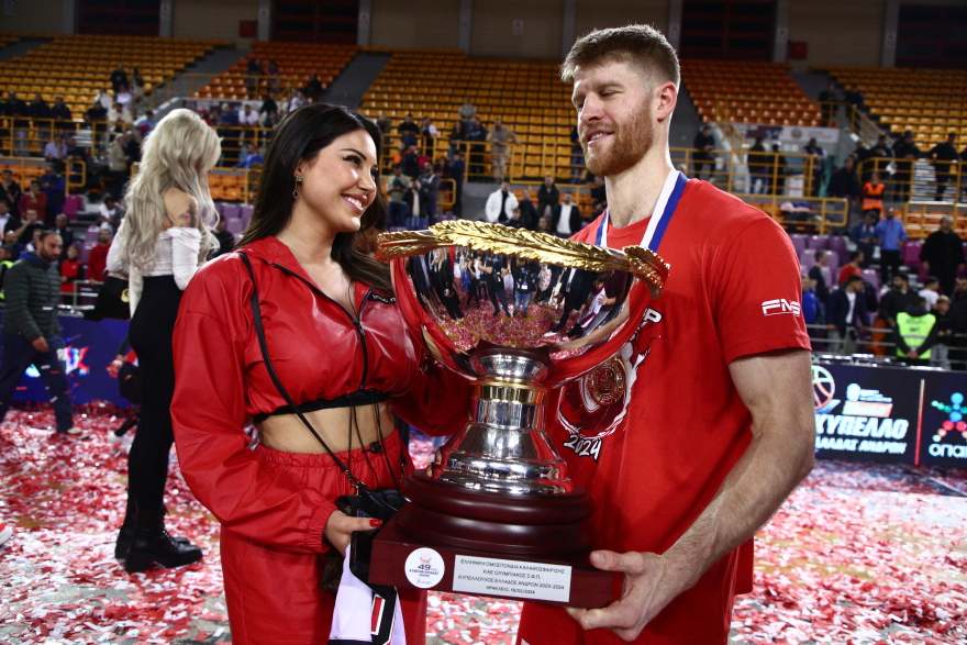 Ολυμπιακός: Μπέριλ ΜακΚίσικ και Εστρέλα Νούρι έκλεψαν την παράσταση στον τελικό του Κυπέλλου - Φωτογραφίες