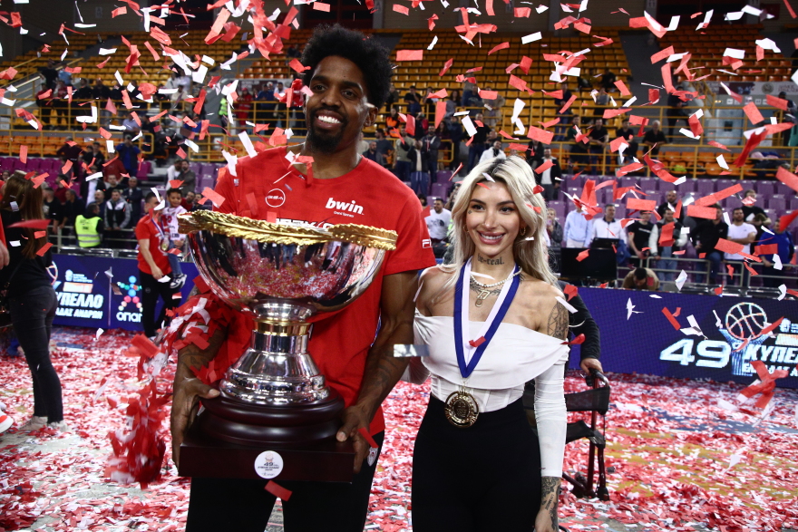 Ολυμπιακός: Μπέριλ ΜακΚίσικ και Εστρέλα Νούρι έκλεψαν την παράσταση στον τελικό του Κυπέλλου - Φωτογραφίες