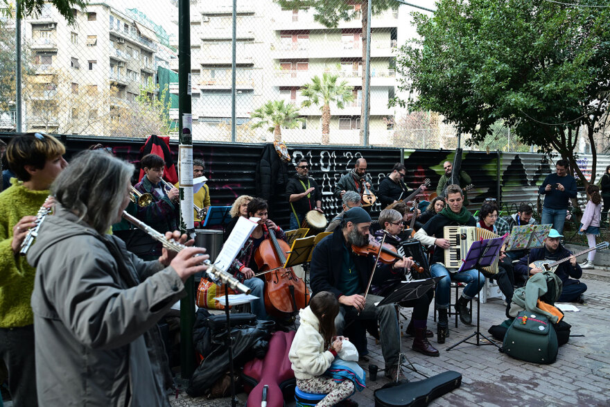 Συγκέντρωση και εκδήλωση ενάντια στο μετρό στην πλατεία Εξαρχείων - Δείτε φωτογραφίες