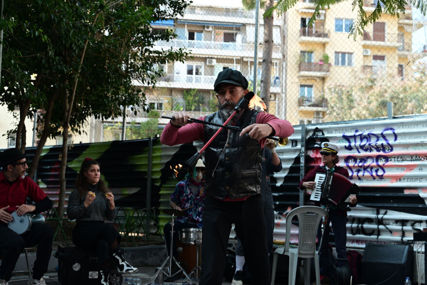 Συγκέντρωση και εκδήλωση ενάντια στο μετρό στην πλατεία Εξαρχείων - Δείτε φωτογραφίες