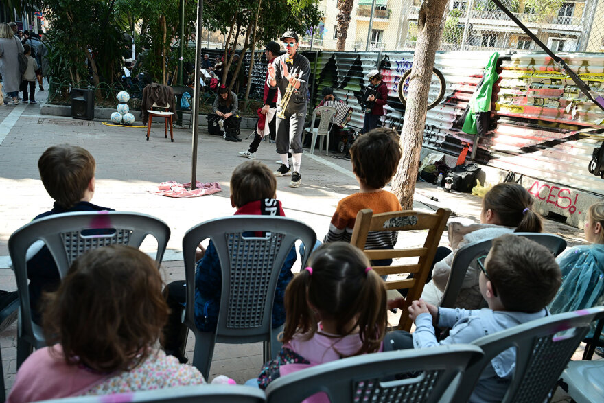 Συγκέντρωση και εκδήλωση ενάντια στο μετρό στην πλατεία Εξαρχείων - Δείτε φωτογραφίες