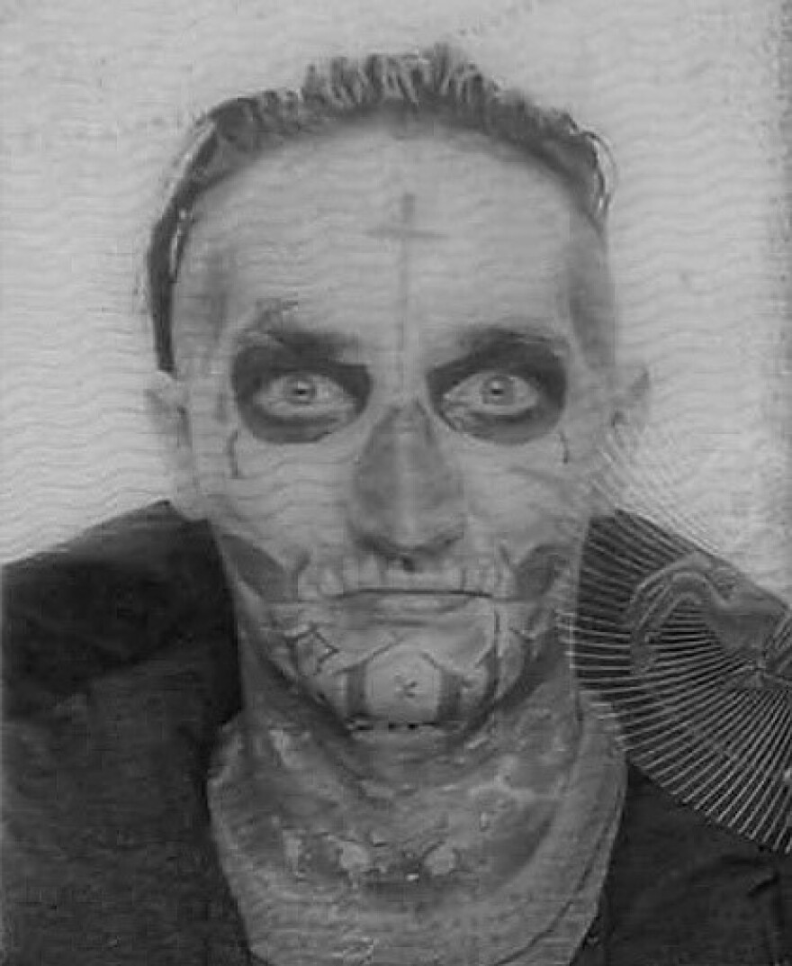 Καταζητούμενος από την κυπριακή αστυνομία Λιθουανός που έχει τατουάζ σε όλο του το πρόσωπο - Δείτε φωτογραφίες