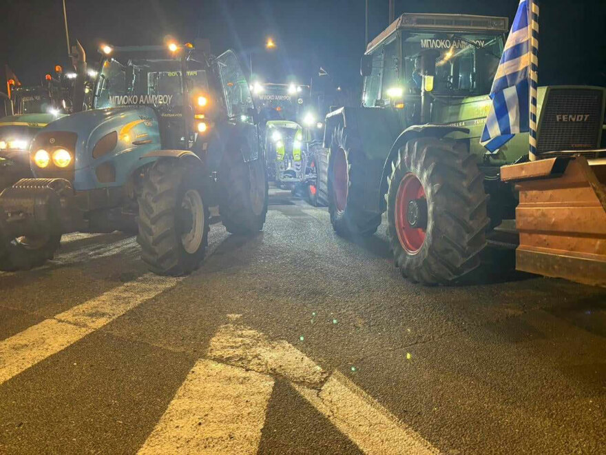 Αγρότες: Στο Κάστρο θα διανυκτερεύσει το κονβόι των τρακτέρ - Οι κλειστοί δρόμοι στην Αθήνα την Τρίτη