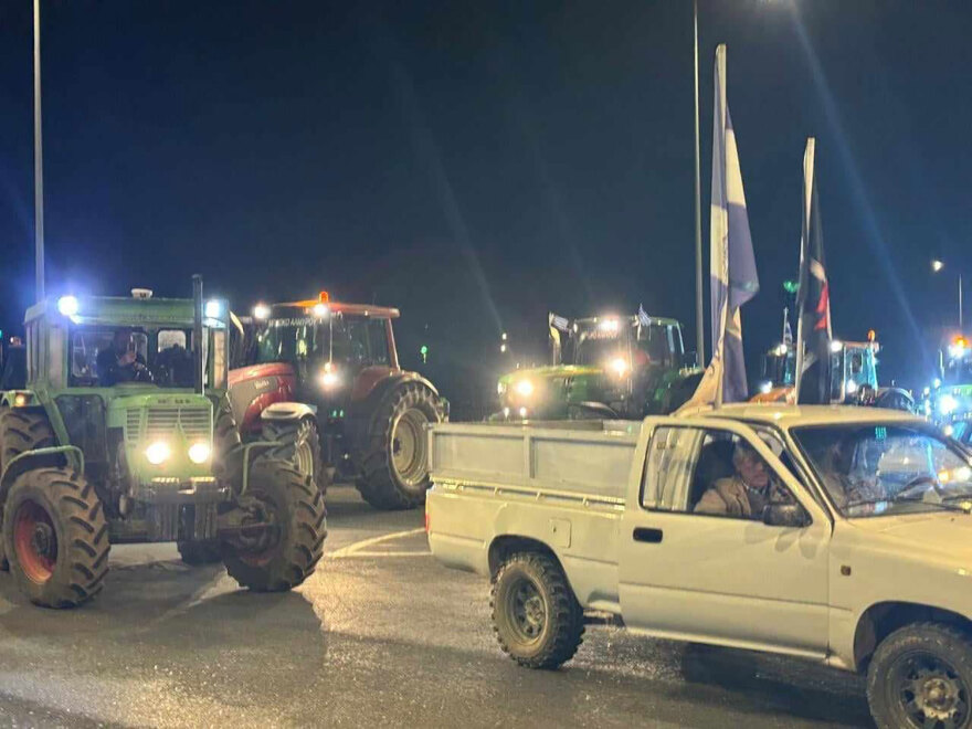 Αγρότες: Στο Κάστρο θα διανυκτερεύσει το κονβόι των τρακτέρ - Οι κλειστοί δρόμοι στην Αθήνα την Τρίτη