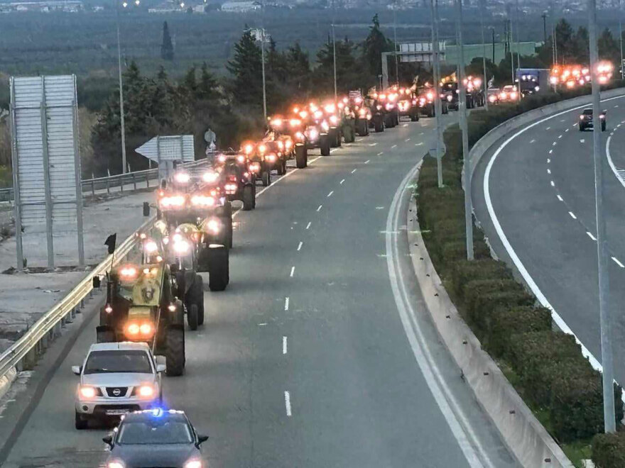 Αγρότες: Στο Κάστρο θα διανυκτερεύσει το κονβόι των τρακτέρ - Οι κλειστοί δρόμοι στην Αθήνα την Τρίτη
