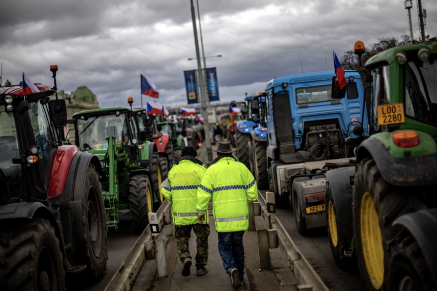 Τσεχία: Κινητοποιήσεις από τους αγρότες - Με τα τρακτέρ τους στην Πράγα, δείτε φωτογραφίες