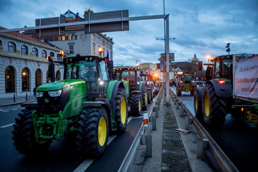 Τσεχία: Κινητοποιήσεις από τους αγρότες - Με τα τρακτέρ τους στην Πράγα, δείτε φωτογραφίες
