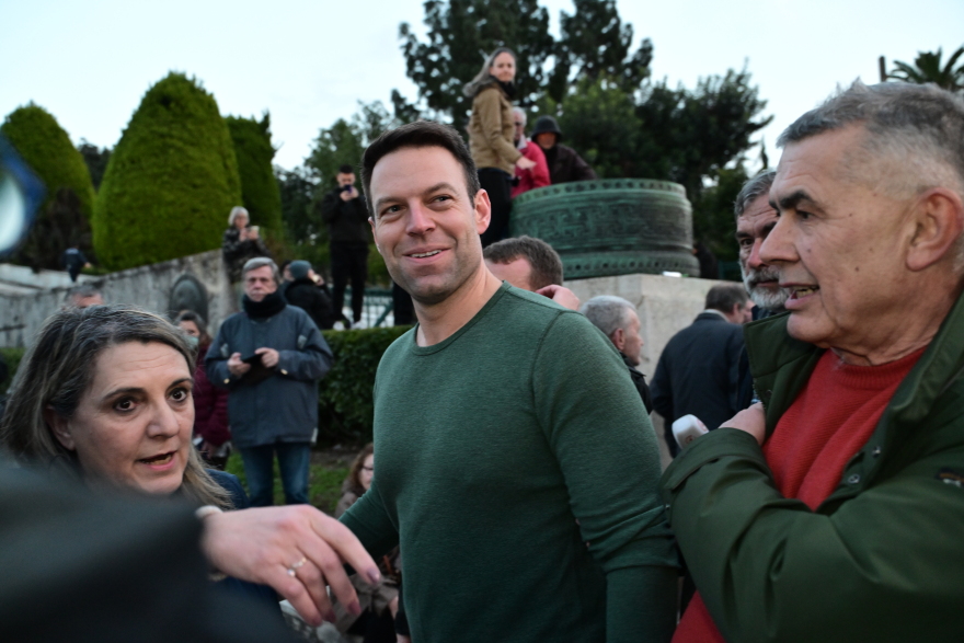 Υστερία Κασσελάκη κατά του Πρώτου Θέματος: Και όμως, πήγε και έφυγε μόνος του από το Σύνταγμα