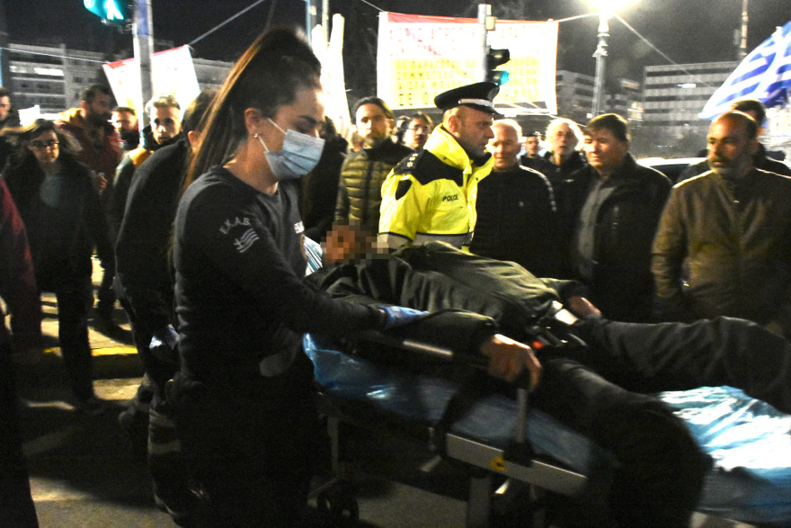 Καλά στην υγεία του ο αγρότης που λιποθύμησε στο Σύνταγμα - Τον παρέλαβε ασθενοφόρο του ΕΚΑΒ