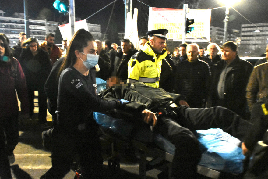 Καλά στην υγεία του ο αγρότης που λιποθύμησε στο Σύνταγμα - Τον παρέλαβε ασθενοφόρο του ΕΚΑΒ