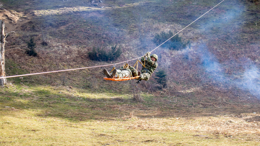 ΓΕΣ: Το εντυπωσιακό βίντεο από την χειμερινή εκπαίδευση υπαξιωματικών στο Περτούλι