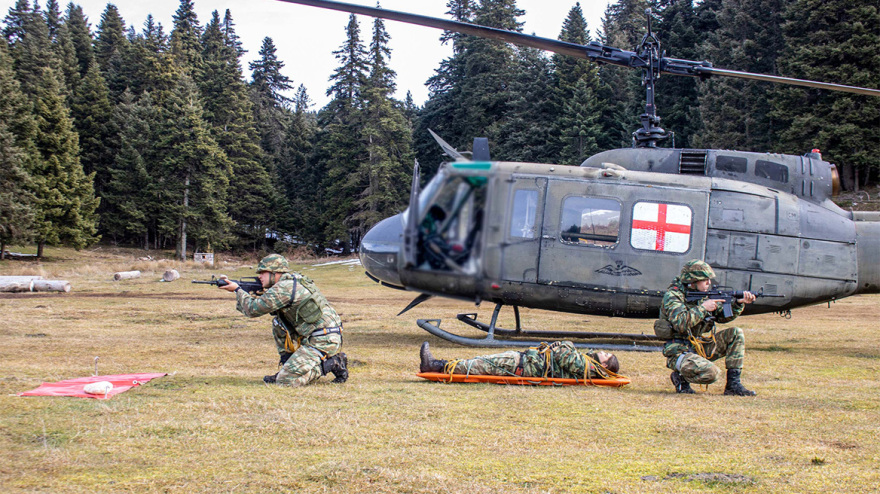 ΓΕΣ: Το εντυπωσιακό βίντεο από την χειμερινή εκπαίδευση υπαξιωματικών στο Περτούλι