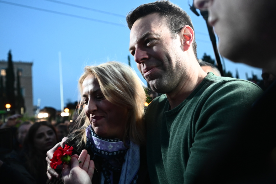 Υστερία Κασσελάκη κατά του Πρώτου Θέματος: Και όμως, πήγε και έφυγε μόνος του από το Σύνταγμα