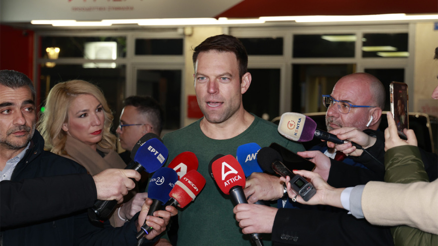 Αναδίπλωση Κασσελάκη μετά το μπλόκο των κορυφαίων: Η θητεία ως το 2027, ο Τεμπονέρας και η λευκή επιταγή