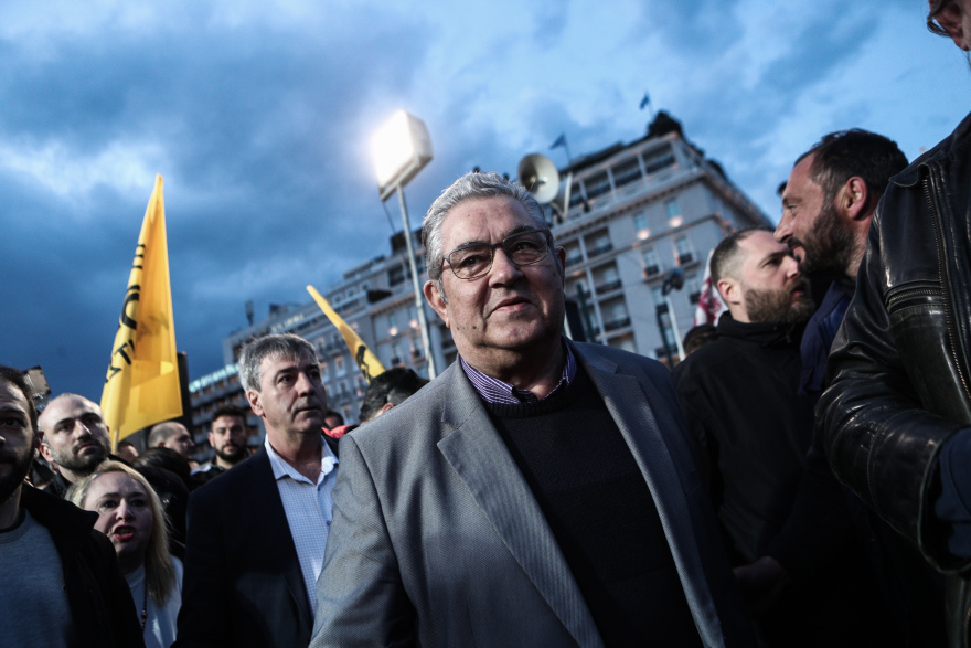 Έφυγαν τα τρακτέρ από την Αθήνα, άνοιξαν οι δρόμοι - Δείτε βίντεο και φωτογραφίες