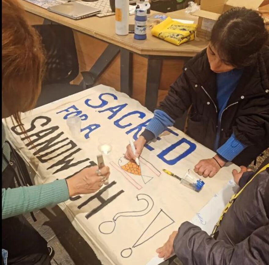 Λονδίνο: Δικηγορική εταιρεία απέλυσε καθαρίστρια επειδή έφαγε ένα "ξεχασμένο" σάντουιτς αξίας 1,9 δολαρίων