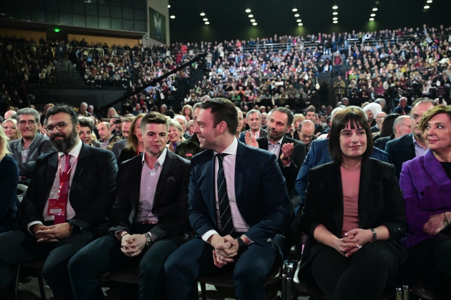 Συνέδριο ΣΥΡΙΖΑ: Χαμογελαστός στις πρώτες σειρές ο Τάιλερ Μακμπέθ - Δείτε φωτογραφίες