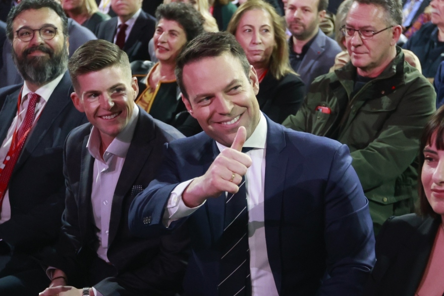 Συνέδριο ΣΥΡΙΖΑ: Χαμογελαστός στις πρώτες σειρές ο Τάιλερ Μακμπέθ - Δείτε φωτογραφίες