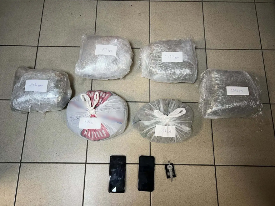 Θεσσαλονίκη: Δείτε πού έκρυβε 5,5 κιλά κάνναβης οδηγός φορτηγού που συνελήφθη