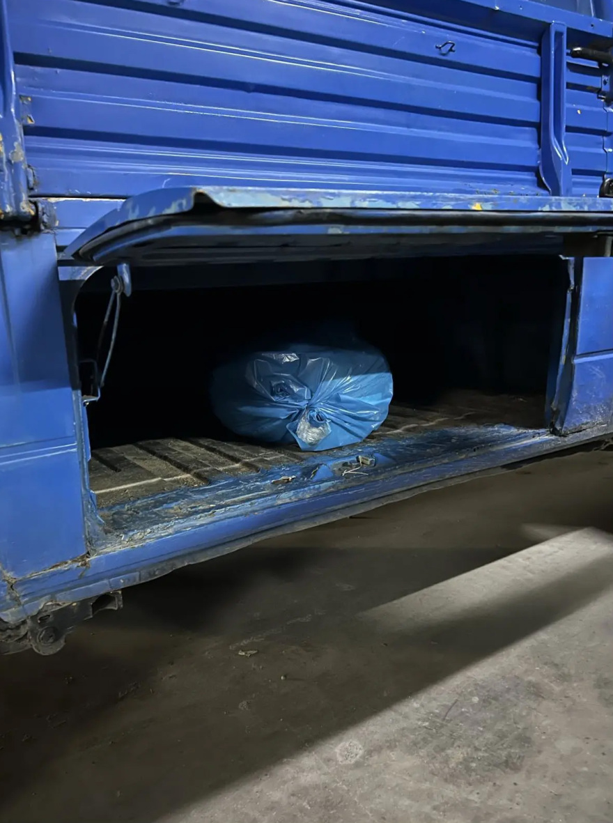 Θεσσαλονίκη: Δείτε πού έκρυβε 5,5 κιλά κάνναβης οδηγός φορτηγού που συνελήφθη