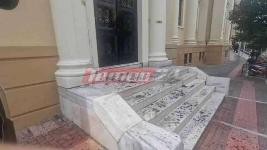 Πάτρα: Επεισόδια στο πανεκπαιδευτικό συλλαλητήριο - Αναρχικοί πέταξαν πέτρες και φωτοβολίδες