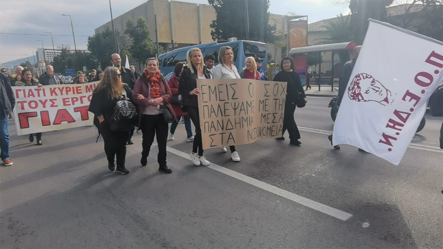 Τριφασικό μπλακ άουτ στο κέντρο της Αθήνας - Έξω από τη βουλή διαδήλωσαν οι φοιτητές  μαζί με τους μελισσοκόμους
