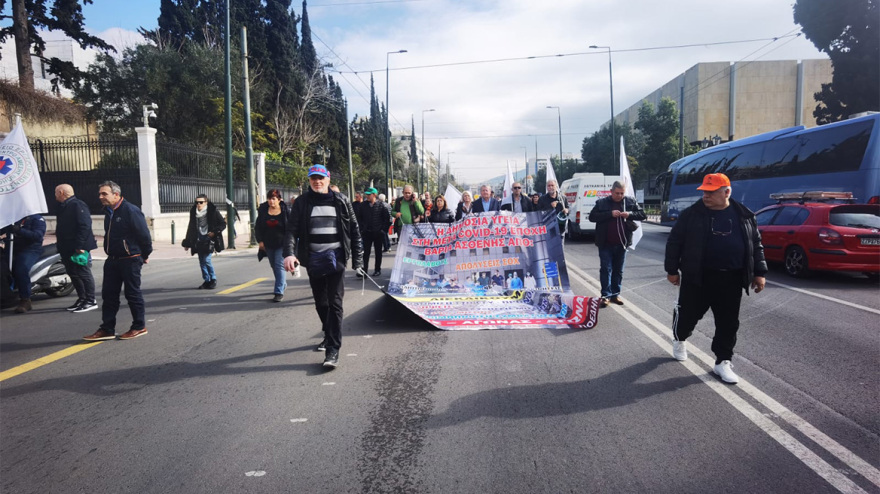 Τριφασικό μπλακ άουτ στο κέντρο της Αθήνας - Έξω από τη βουλή διαδήλωσαν οι φοιτητές  μαζί με τους μελισσοκόμους