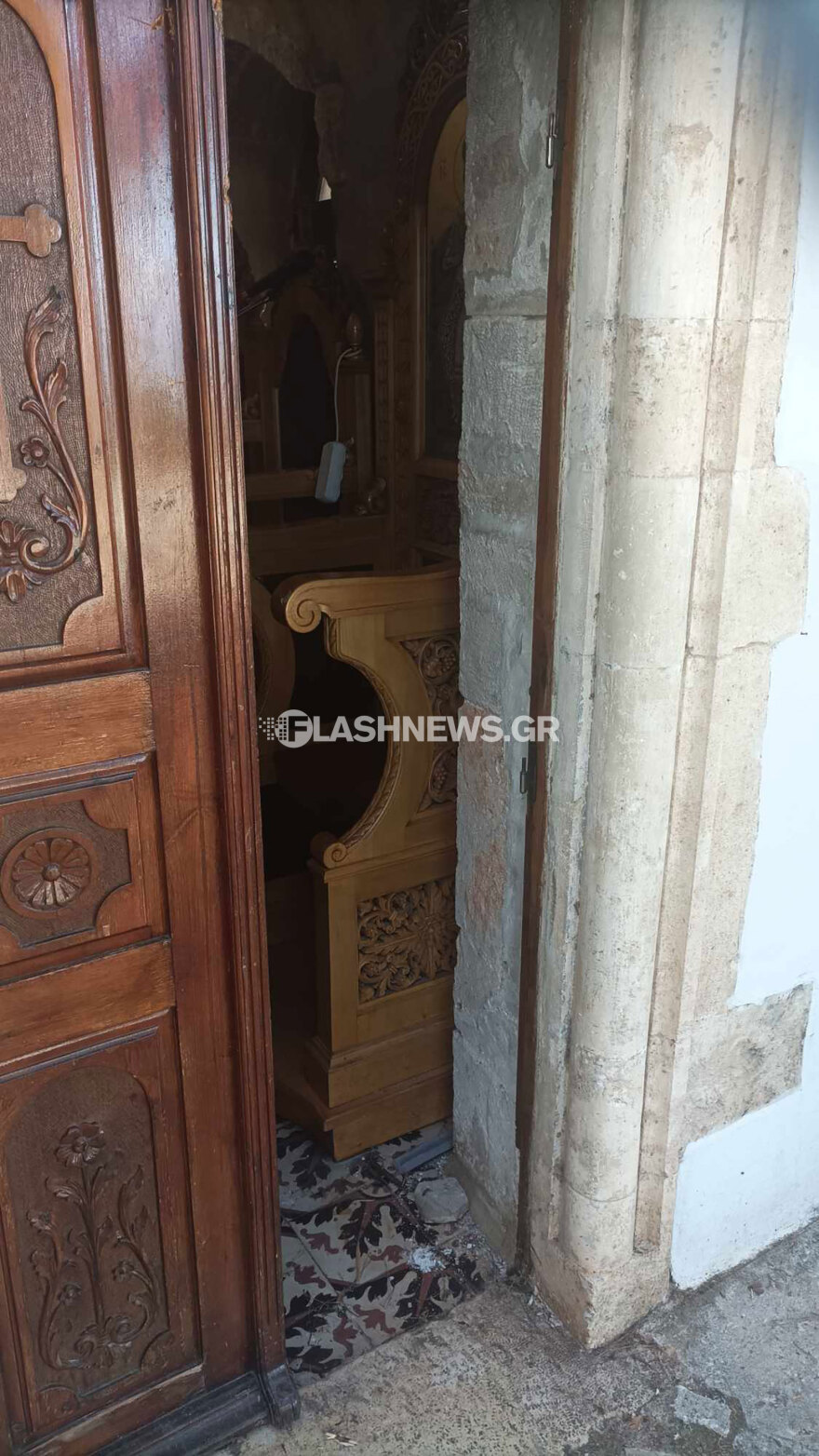 Άγνωστοι έσπασαν την πόρτα της εκκλησίας στους τάφους των Βενιζέλων – Τι λέει ο εφημέριος του ναού